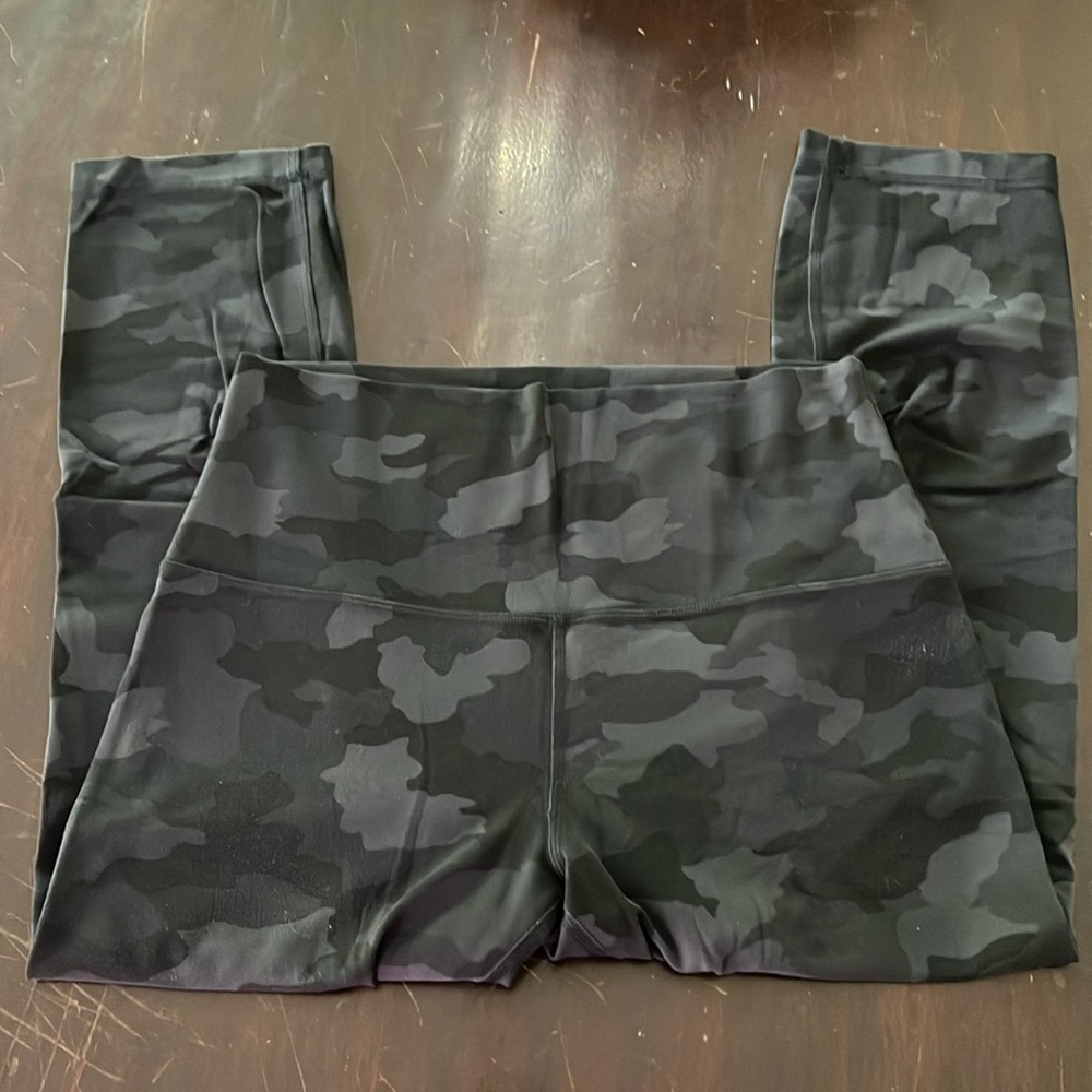 Lululemon Align Crop leggings. Black camo. Size 8.